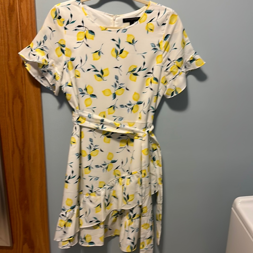 Banana Republic lemon women’s dress. Size 6. Like new.